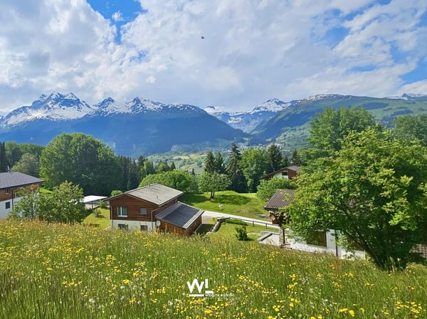 820 m² sonniges Bauland mit Bergpanorama in Obersaxen Mundaun 1