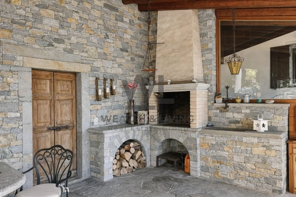 Chalet con terreno edificabile di 1387 m² e garage 5