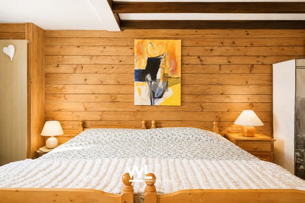 Chalet mit grosszügigem Umschwung in Cardada 8