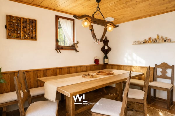 Chalet mit grosszügigem Umschwung in Cardada 3