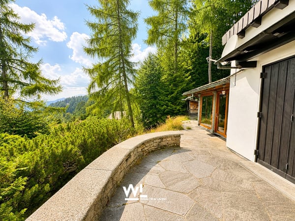 Chalet mit grosszügigem Umschwung in Cardada 2