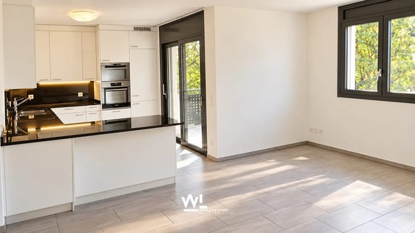Casa plurifamiliare con due appartamenti, giardino e ampi spazi esterni 6