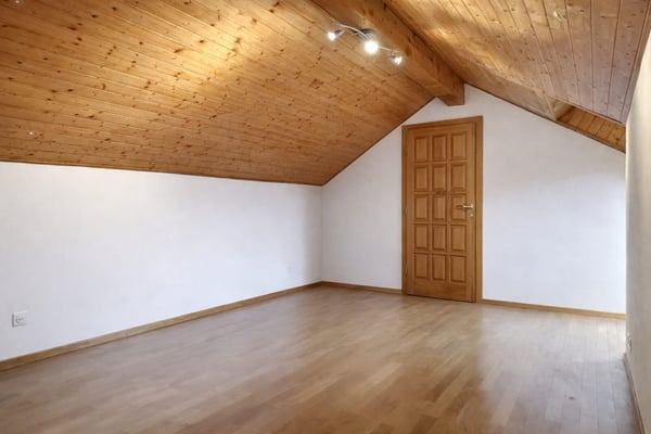 6-Zi.-Attika-Duplex mit Garten, Lift und Dachboden in Losone - hell und grosszügig 7