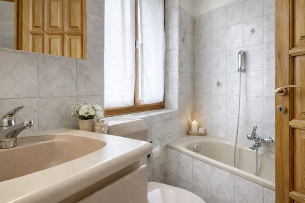 6-Zi.-Attika-Duplex mit Garten, Lift und Dachboden in Losone - hell und grosszügig 12