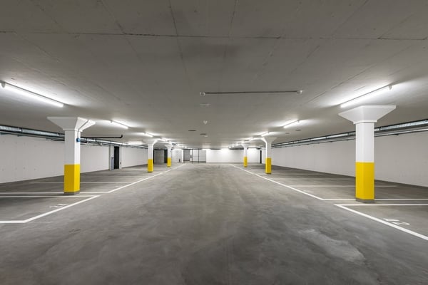 Motorradplatz in neuer Einstellhalle in Zürich 1