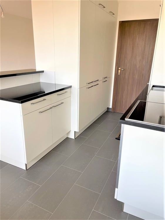 Jonction - Proche quartier des banque et du Rhône 3