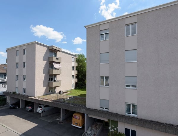 Überdachter Parkplatz in Bahnhofsnähe 2