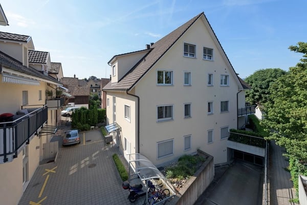 Aussenparkplätze nähe Bahnhof Erlenbach 13