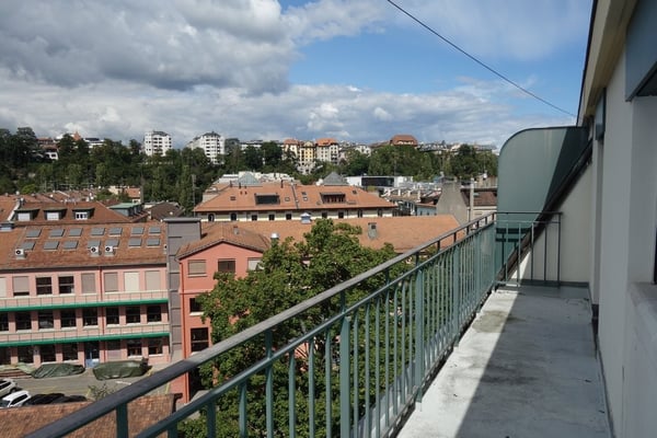 Attique moderne avec balcons - Jonction 11