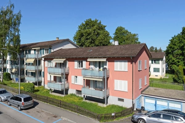 Aussenparkplatz in Zürich-Schwamendingen 12
