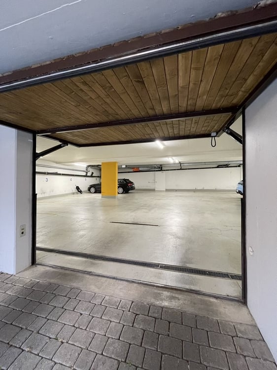 Autoeinstellplatz in Tiefgarage zu vermieten, Zürich Kreis 6 3