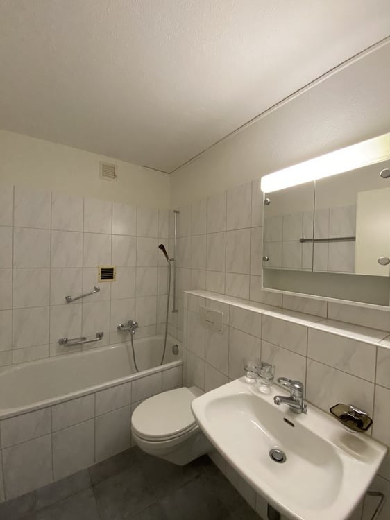 Zentral gelegene Wohnung mit grossem Balkon mit Aussicht 3