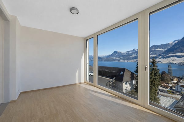 Sonnige Wohnoase mit Panoramasicht über See und Berge 3