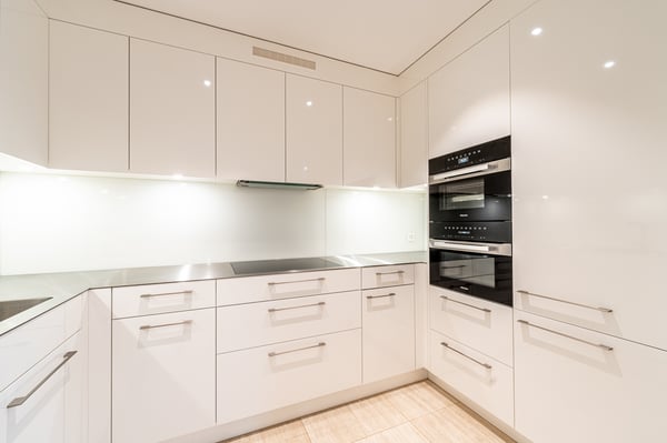 Sonnige Wohnoase mit Panoramasicht über See und Berge 4