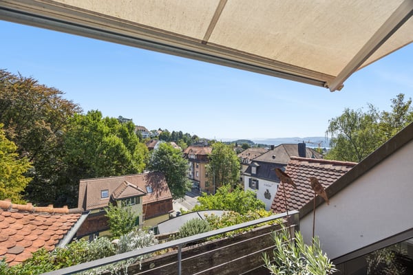 Einzigartige 2.5-Zimmer-Dachmaisonette mit Sicht über die Stadt 3