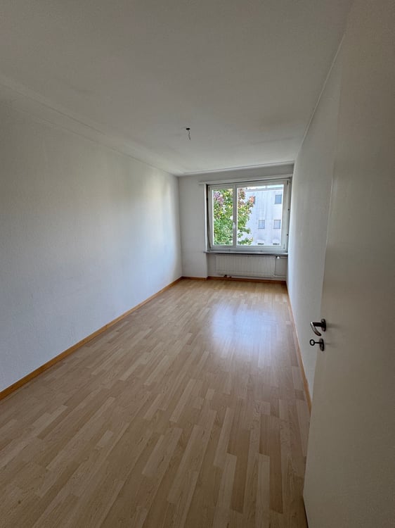 BEFRISTET: Charmante 1-Zimmer-Wohnung mit Balkon in Zürich-Albisrieden 2