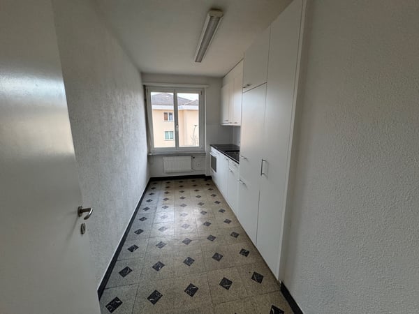 BEFRISTET: Charmante 1-Zimmer-Wohnung mit Balkon in Zürich-Albisrieden 4