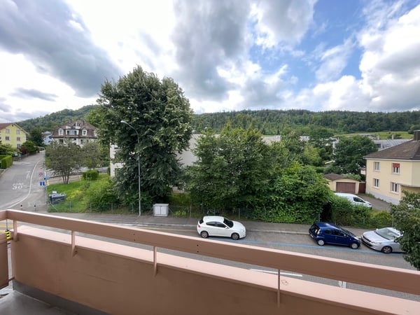 BEFRISTET: Charmante 1-Zimmer-Wohnung mit Balkon in Zürich-Albisrieden 1