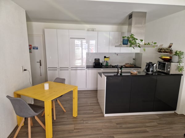 Moderne Wohnung an zentraler Lager 1