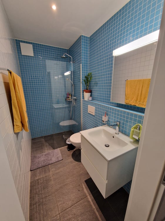 Moderne Wohnung an zentraler Lager 2