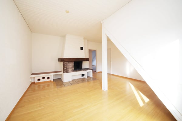 BEFRISTUNG - Gepflegte Altbau Dachwohnung eig. Dachterrasse (25 m2), TOP Lage Kreis 4 2