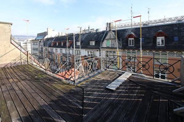 BEFRISTUNG - Gepflegte Altbau Dachwohnung eig. Dachterrasse (25 m2), TOP Lage Kreis 4 10