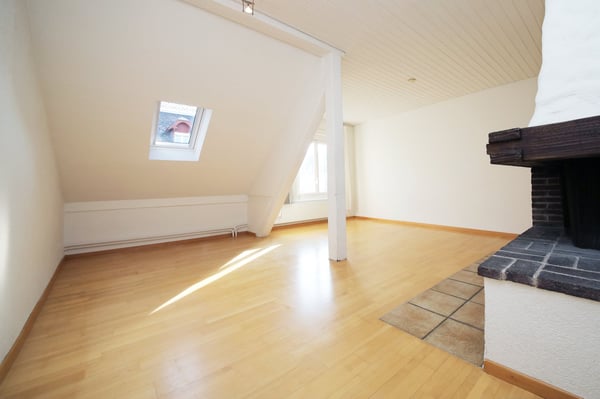 BEFRISTUNG - Gepflegte Altbau Dachwohnung eig. Dachterrasse (25 m2), TOP Lage Kreis 4 3