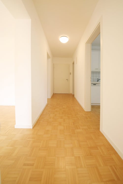 Gepflegte 5-Zimmer-Wohnung mit grossem Balkon, absolut ruhig, Nähe Nordbrücke 7