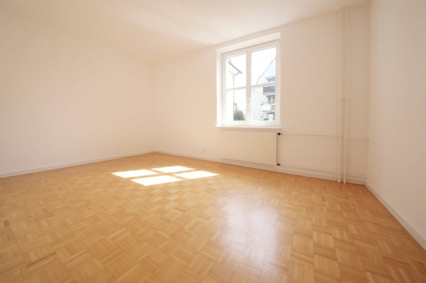 Gepflegte 5-Zimmer-Wohnung mit grossem Balkon, absolut ruhig, Nähe Nordbrücke 6