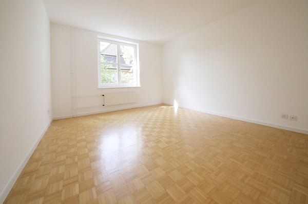 Gepflegte 5-Zimmer-Wohnung mit grossem Balkon, absolut ruhig, Nähe Nordbrücke 5