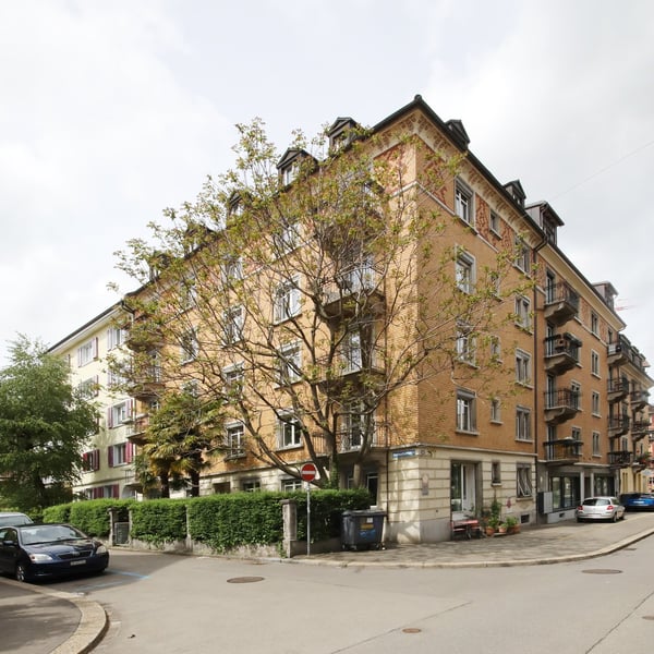 Charmante 3.5-Zimmer / Altbauwohnung mit 2 Balkonen, ruhiger Lage, Wiedikon 13