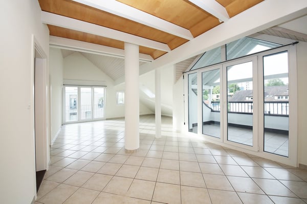 gepflegte und renovierte Dachwohnung (86 m2) mit Terrasse (10 m2) 2