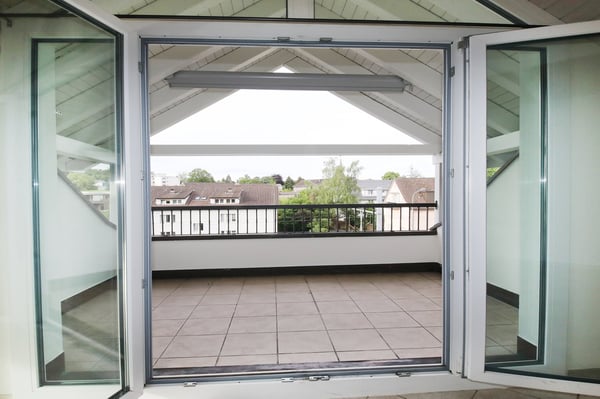 gepflegte und renovierte Dachwohnung (86 m2) mit Terrasse (10 m2) 4