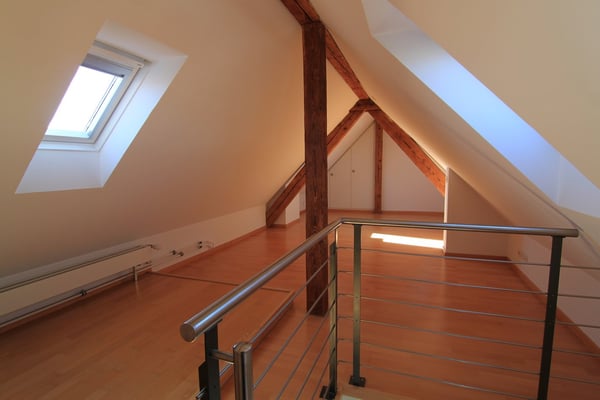Gepflegte 4-Zimmer-Maisonette-Dachwohnung mit Balkon (BEFRISTUNG 31.03.2027) 2