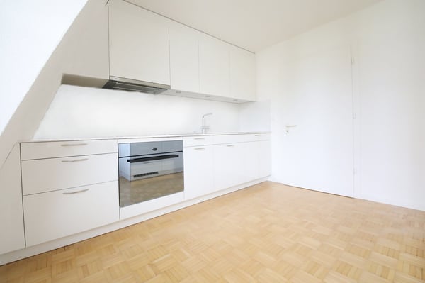 Gepflegte 3-Zimmer-Dachwohnung an absolut ruhiger Lage, Nähe Nordbrücke 1