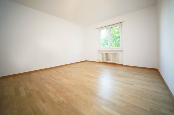 renoviertes grosszügiges Studio mit 8 m2, grosser Küche und Bad/WC 3