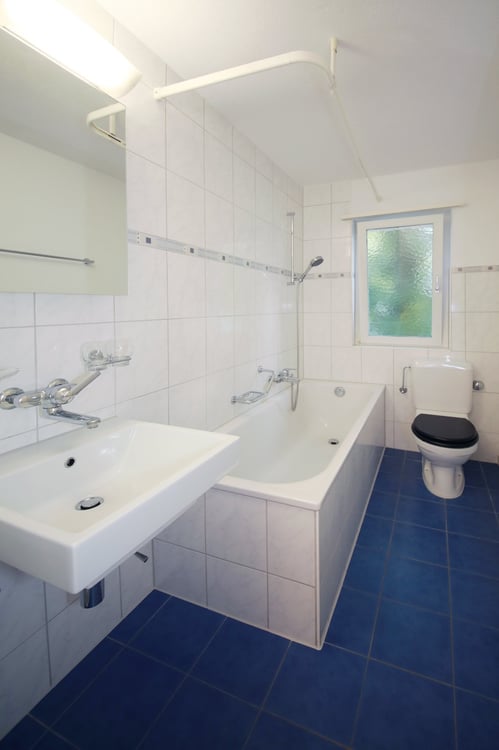 renoviertes grosszügiges Studio mit 8 m2, grosser Küche und Bad/WC 9