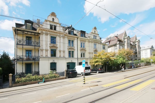 Stilvoll renovierte 4.5-Zimmer-Altbauwohnung in Top-Zustand, Kreis 6 13