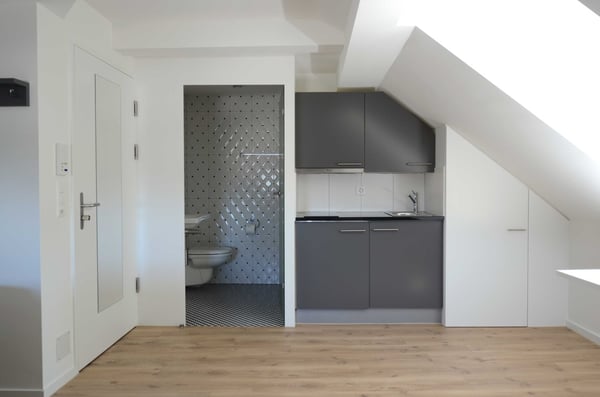 Moderne, möblierte 2-Zimmerwohnung am Schöneggplatz 6