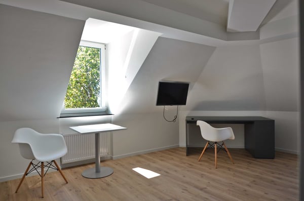 Moderne, möblierte 2-Zimmerwohnung am Schöneggplatz 1