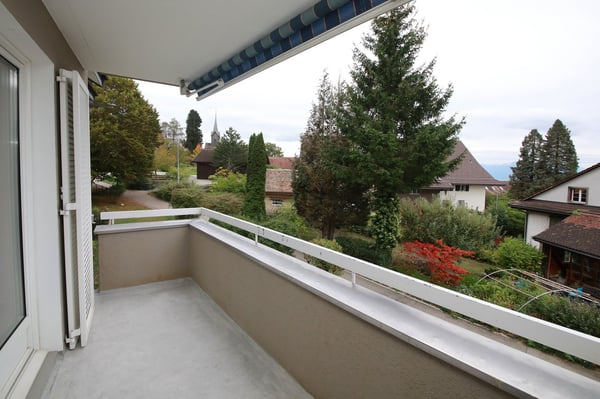 Renovierte 3.5-Zimmerwohnung mit Balkon an ruhiger Lage, mit Blick ins Grüne 1