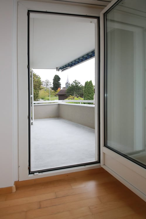 Renovierte 3.5-Zimmerwohnung mit Balkon an ruhiger Lage, mit Blick ins Grüne 2