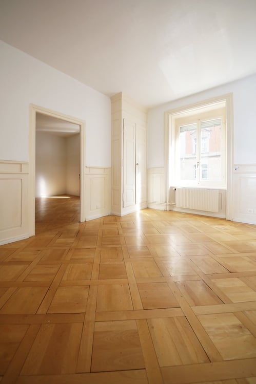 BEFRISTUNG - Altbauwohnung im 1. OG, beste Lage Kreis 4 1