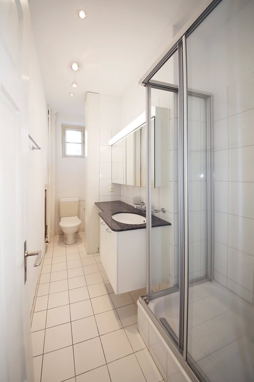 BEFRISTUNG - Altbauwohnung im 1. OG, beste Lage Kreis 4 7