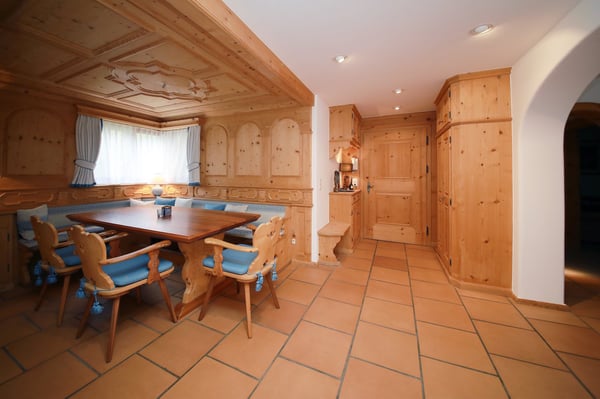 3.5-Zimmer-Top-Wohnung (115 m2) in charmantem Chalet mit Sauna - Klosters Platz 2