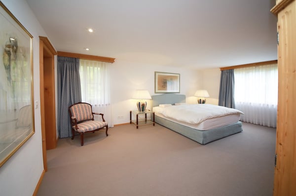 3.5-Zimmer-Top-Wohnung (115 m2) in charmantem Chalet mit Sauna - Klosters Platz 10