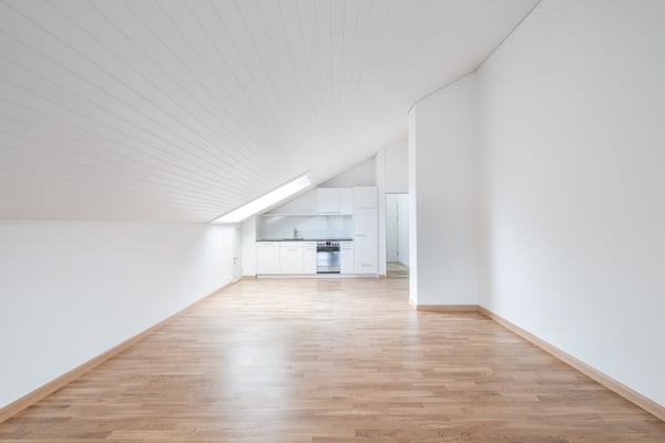 Sanierte 1.5-Zimmer-Dachwohnung an zentraler Lage 7
