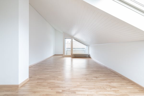Sanierte 1.5-Zimmer-Dachwohnung an zentraler Lage 8