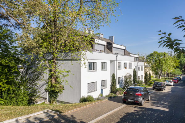 Helle & moderne Dachwohnung 79m2 - nähe ÖV & ruhig
