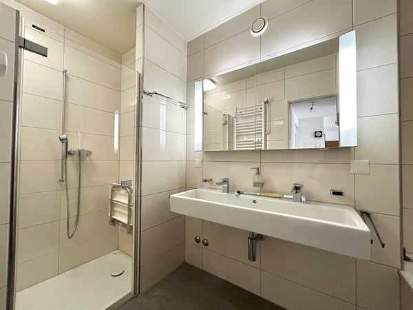 Helle 2-Zimmer-Attika-Wohnung 130m2 5